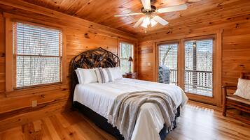 3 bedrooms, iron/ironing board, travel crib, WiFi (free)