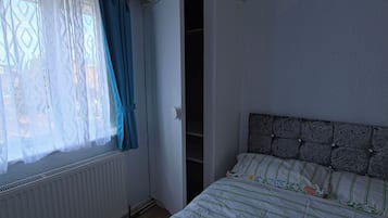 6 bedrooms, iron/ironing board, free WiFi, bed sheets