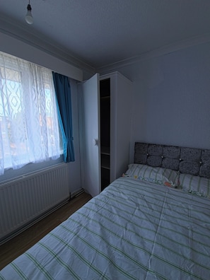 6 bedrooms, iron/ironing board, free WiFi, bed sheets