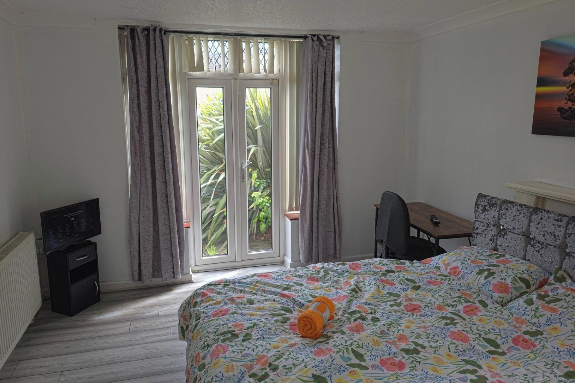 6 bedrooms, iron/ironing board, free WiFi, bed sheets