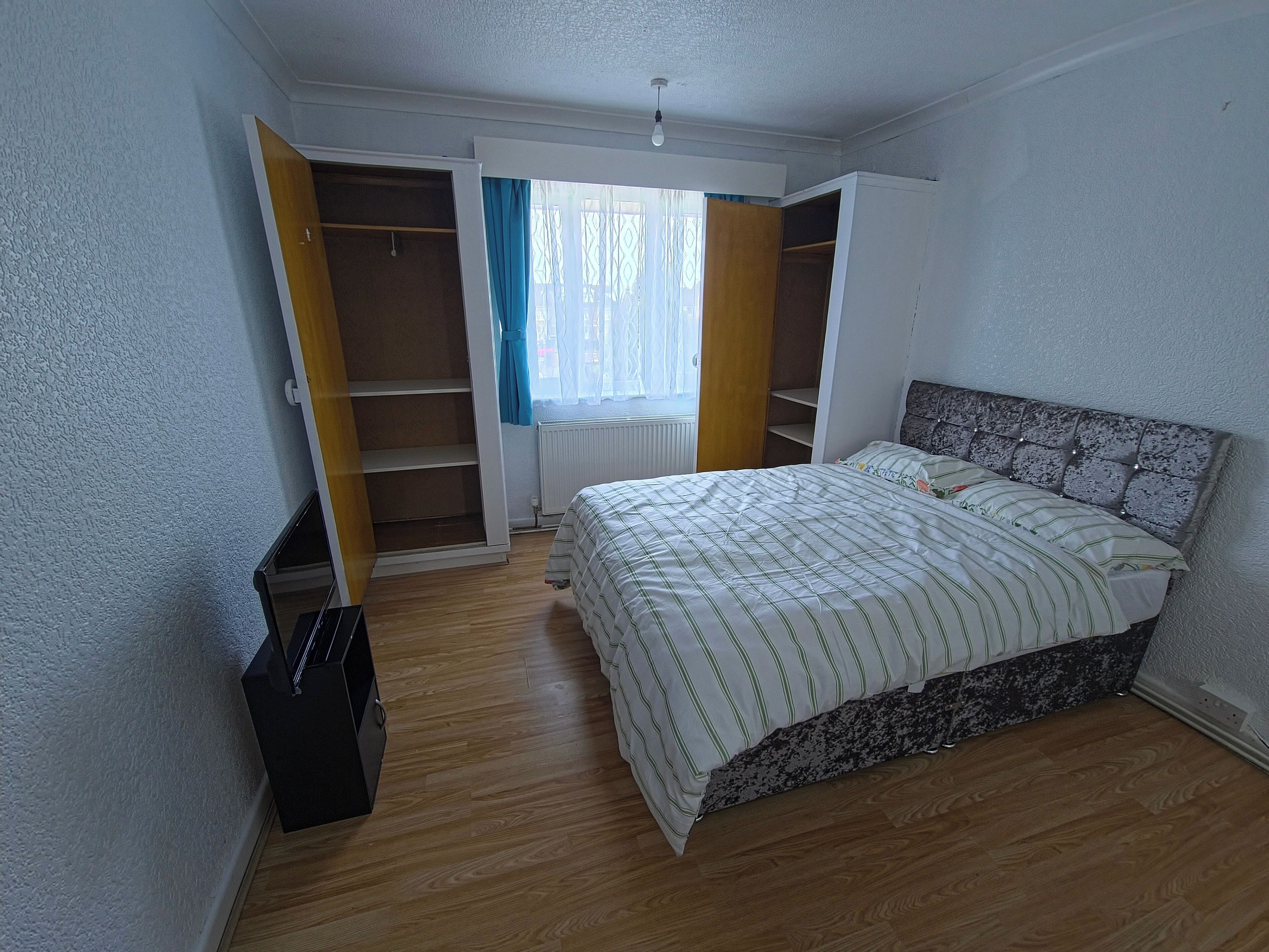 6 slaapkamers, een strijkplank/strijkijzer, gratis wifi, beddengoed