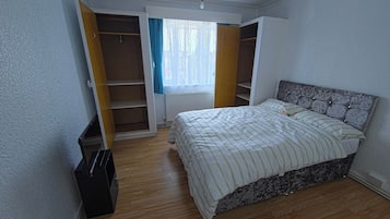 6 slaapkamers, een strijkplank/strijkijzer, gratis wifi, beddengoed