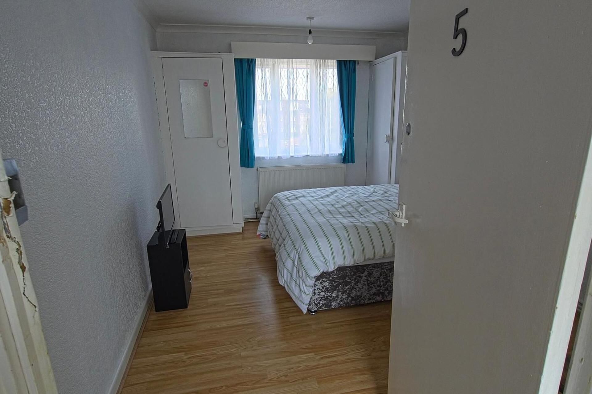 6 bedrooms, iron/ironing board, free WiFi, bed sheets