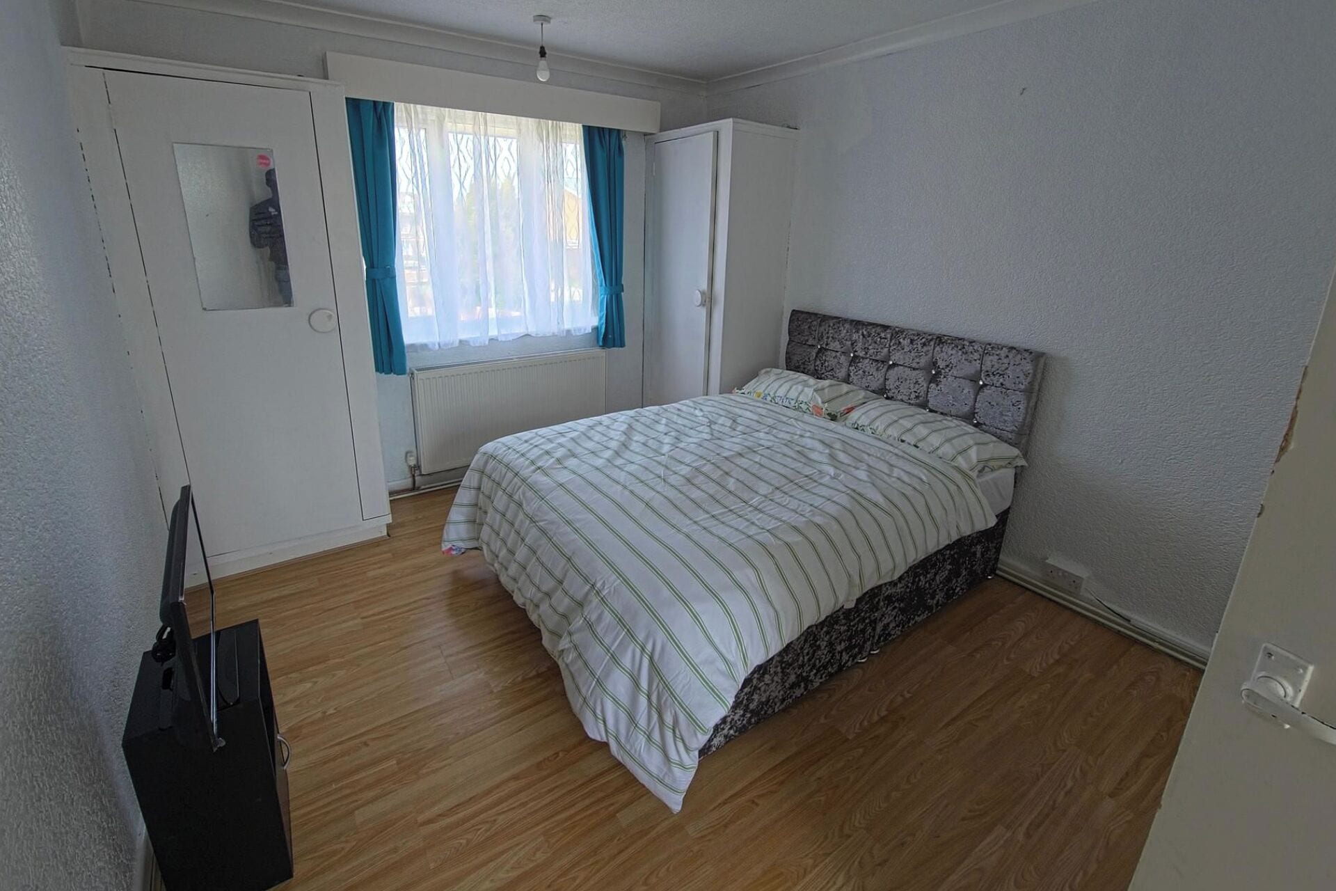 6 bedrooms, iron/ironing board, free WiFi, bed sheets