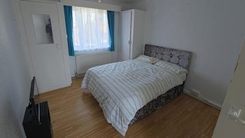 6 bedrooms, iron/ironing board, free WiFi, bed sheets