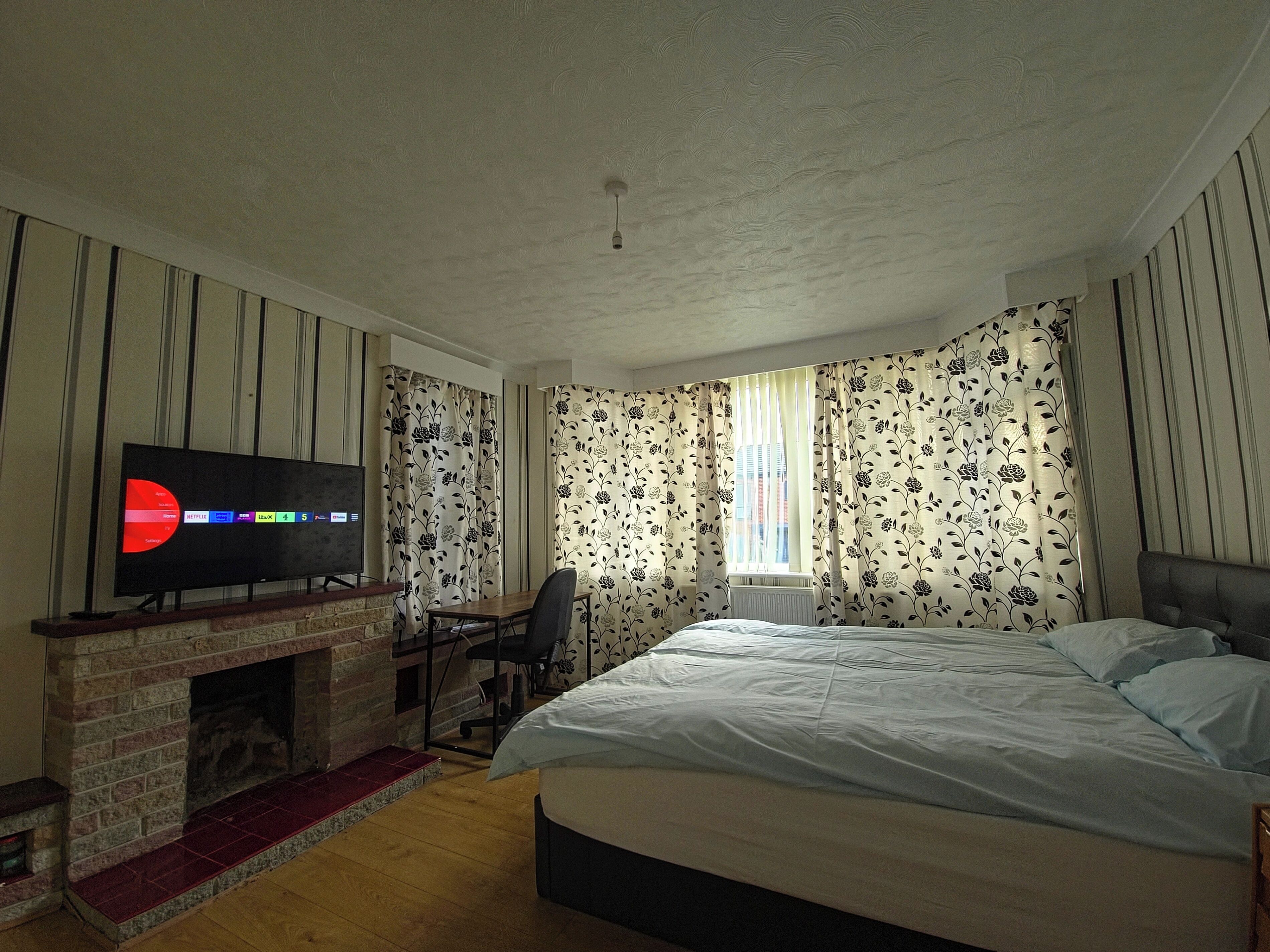 6 bedrooms, iron/ironing board, free WiFi, bed sheets