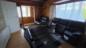 Interior - 6 Bed House Sleeps 13 - Private Garden (Bristol)
