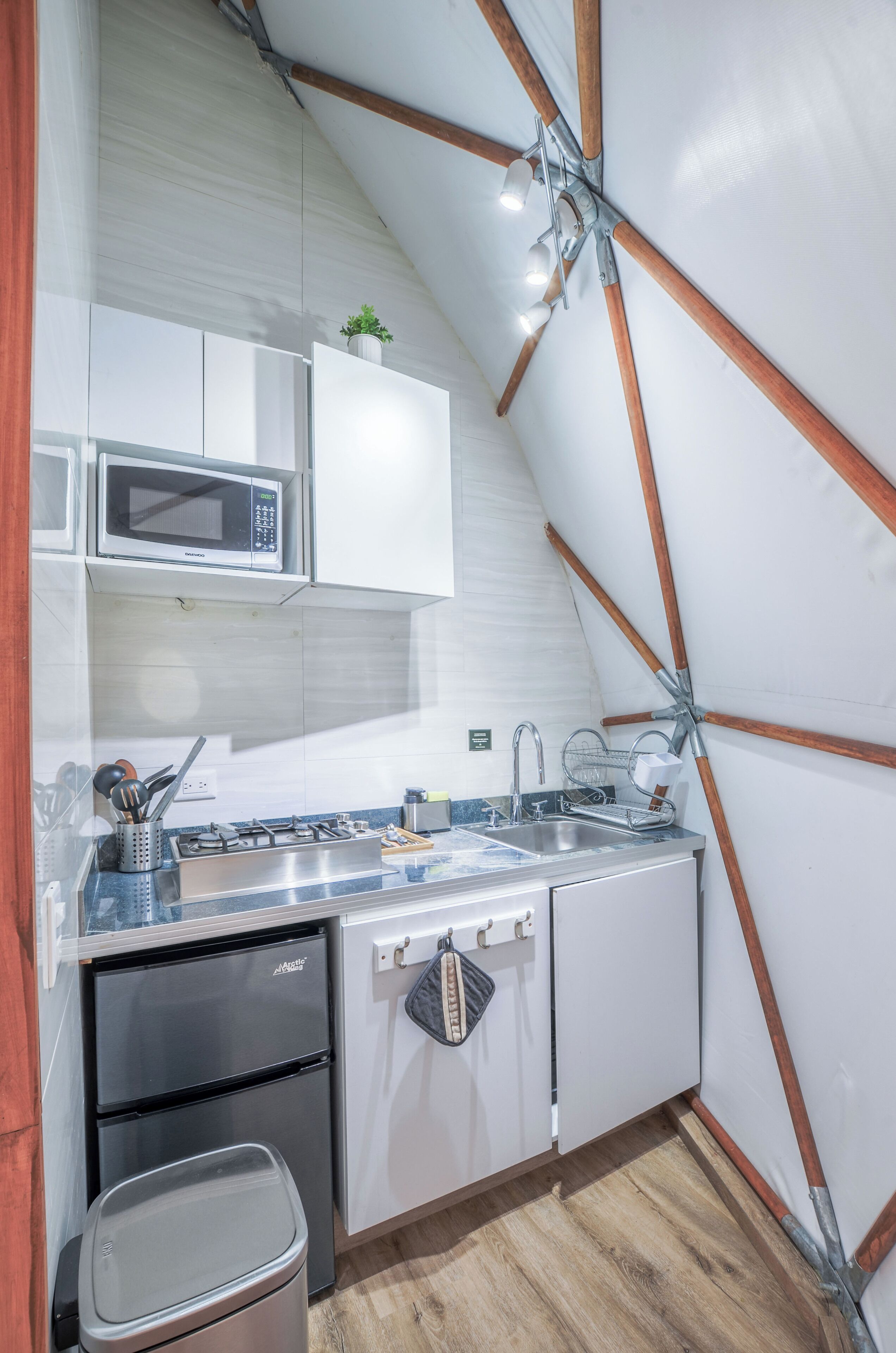 Standard Bungalow, Mountain View | Private kitchenette | Microwave, cookware/dishes/utensils