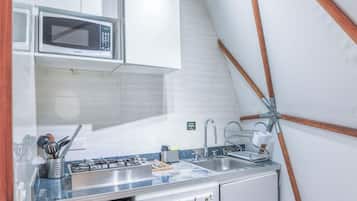 Standard Bungalow, Mountain View | Private kitchenette | Microwave, cookware/dishes/utensils