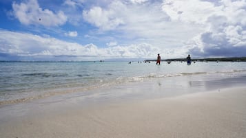 Perto da praia, areia branca
