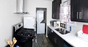 Private kitchen - Private 2BR, Newly Renovated Near Beaches, Hospitals, LAX with Dedicated Parking (Los Angeles)
