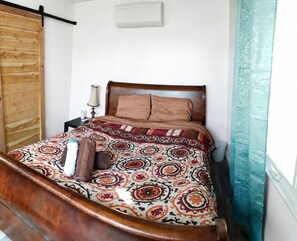 2 bedrooms, iron/ironing board, WiFi, bed sheets - Private 2BR, Newly Renovated Near Beaches, Hospitals, LAX with Dedicated Parking (Los Angeles)