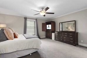 Iron/ironing board, travel cot, WiFi, bed sheets - 5BR Home for FIFA Fans|Hot Tub| Soccer net+firepit (Overland Park)