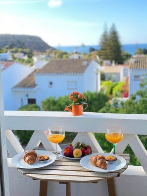 Outdoor dining - Luz Paradise (Praia da Luz)