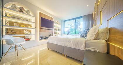 Luxury Mansion | 9 Bedrooms•Maid•Pool•Jacuzzi•Sauna•Gym