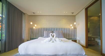 El Poblado Mansion | 7-Bedroom with Infinity Pool, Jacuzzi, Sauna, Gym, and Chef