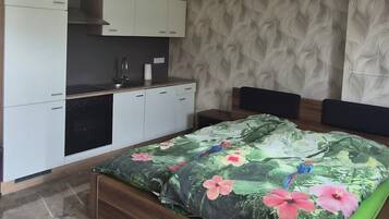 1 bedroom, travel cot, WiFi, bed sheets