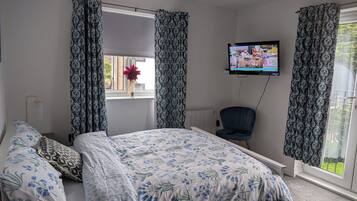 2 quartos, ferros/tábuas de passar roupa, Wi-Fi, roupa de cama