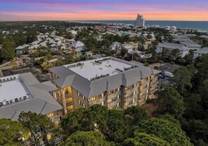 Exterior - *Poolside* beach retreat- Walk to Gulf! (Santa Rosa Beach)
