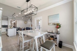 Dining - The Foley Escape- 10 min to Beach, Sleeps 6 (Foley)