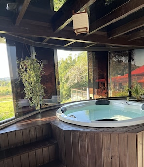 Bañera de hidromasaje privada
