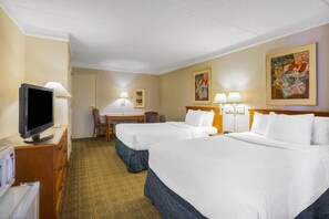 Desk, laptop workspace, iron/ironing board, free WiFi - Cherry Inn (Eagle Pass)