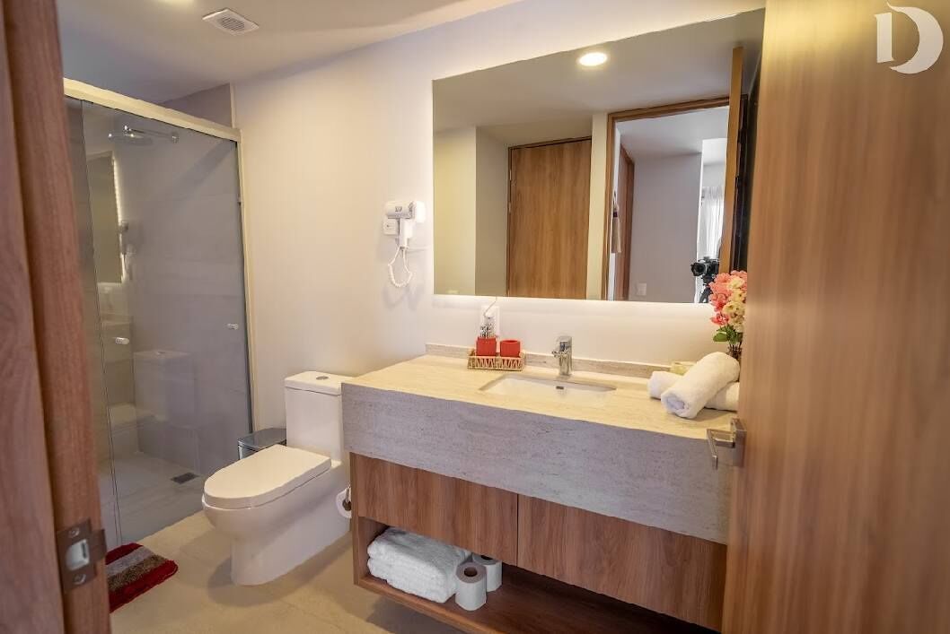 Shower, shampoo