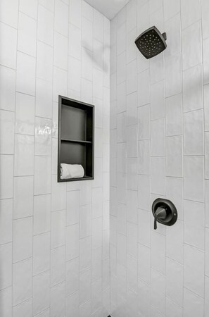 Hair dryer, towels - The River House | 3BR Near Downtown (Columbia)