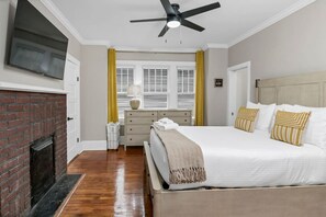 Iron/ironing board, WiFi, bed sheets - The River House | 3BR Near Downtown (Columbia)