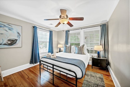 The Grand River House | 4BR Sleeps 12
