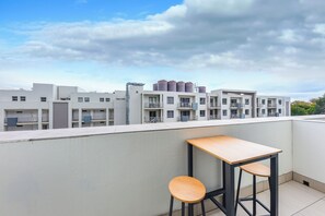 Outdoor dining - One Rosebank | A Little City Romance (Johannesburg)