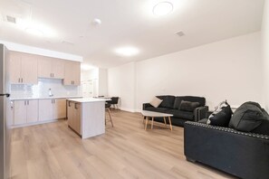 Living area - Cozy 1-Bedroom Apartment + Near Scarborough Bluffs & Toronto Zoo (Toronto)