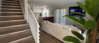 Modern 2BR Townhome in South Torrance
