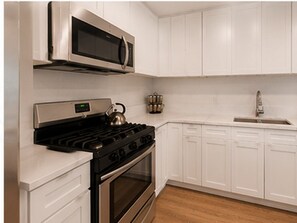 Private kitchen - Modern 2BR Townhome in South Torrance (Torrance)