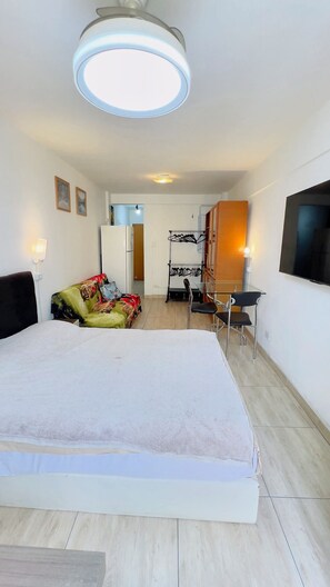Apartamento conforto, acessível para pessoas com deficiência física, aceita animais de estimação | Cofres nos quartos, escrivaninha, espaço de trabalho para notebook