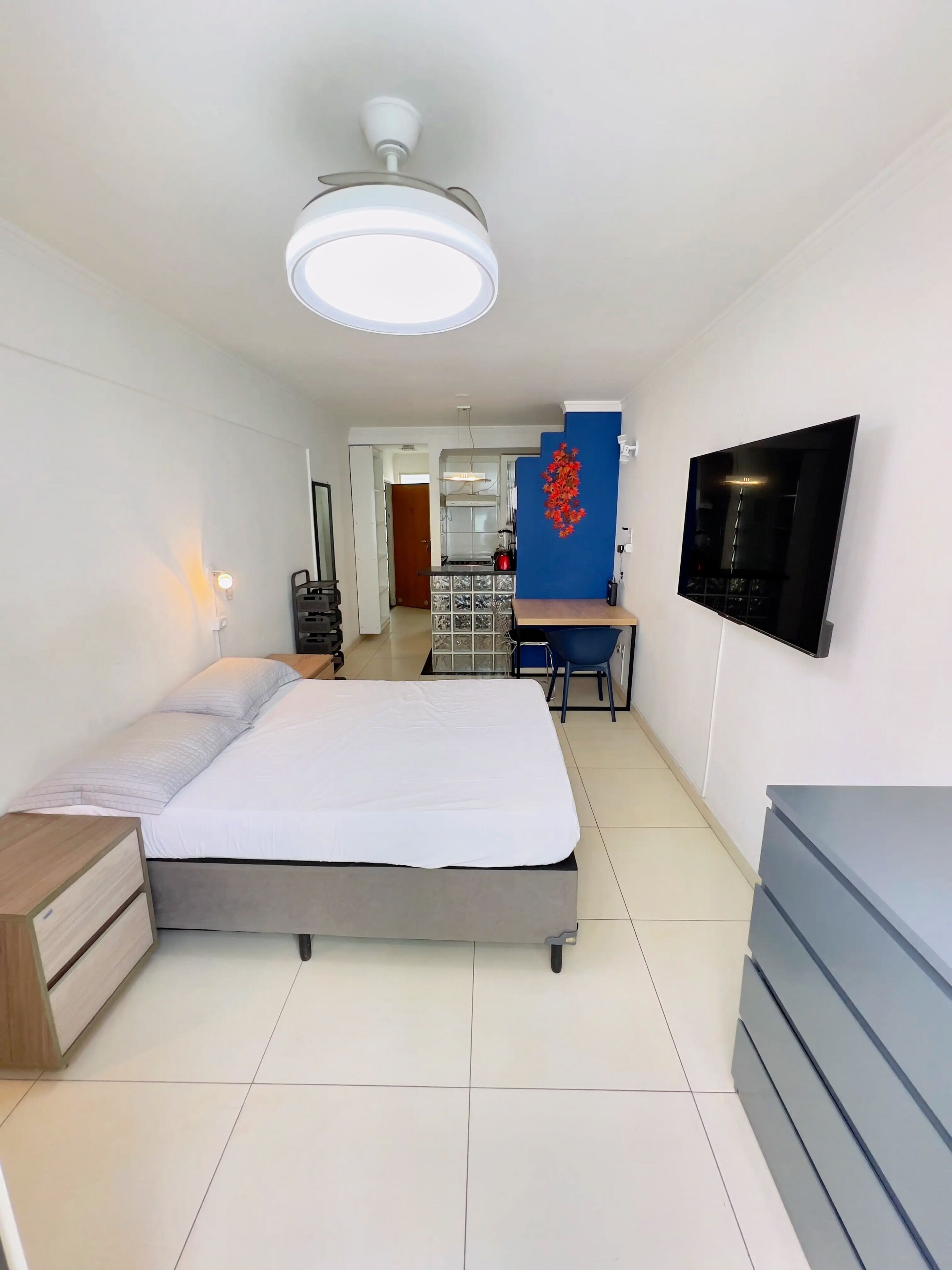 Apartamento conforto, aceita animais de estimação, vista para a cidade | Cofres nos quartos, escrivaninha, espaço de trabalho para notebook