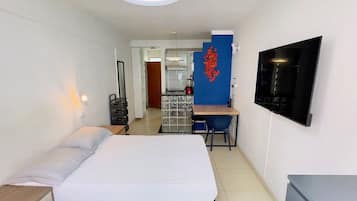 Apartamento conforto, aceita animais de estimação, vista para a cidade | Cofres nos quartos, escrivaninha, espaço de trabalho para notebook