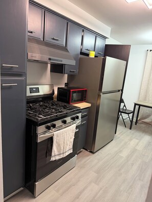 Private kitchen - Lovely 2-bedroom house in charming Rochester (Rochester)