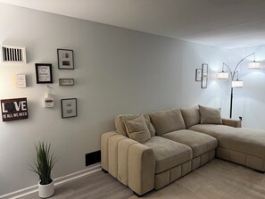 Living area - Lovely 2-bedroom house in charming Rochester (Rochester)