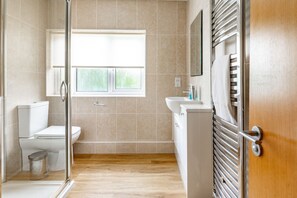 Hair dryer, towels - Swift Host | Watermeadow | Sleeps 5 | Parking | Garden | Dereham (488234) (Elsing)