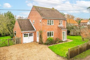 Exterior - Swift Host | Watermeadow | Sleeps 5 | Parking | Garden | Dereham (488234) (Elsing)