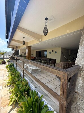 Outdoor dining - Corner of Love (Caponga)