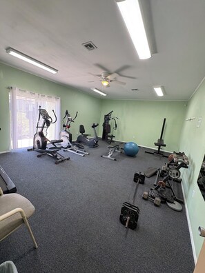Fitness facility - Cozy 1-bedroom apartment with AC in charming Sarasota (Sarasota)