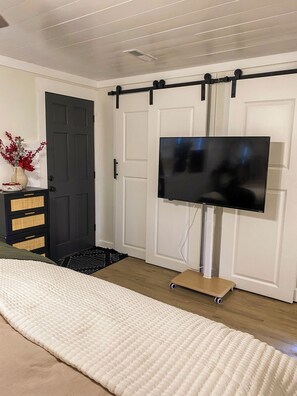 1 habitación, tabla de planchar con plancha, wifi y ropa de cama 