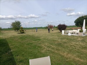 Property grounds - For a long weekend or a vacation in the countryside. (Thilouze)