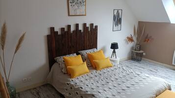 3 slaapkamers, een strijkplank/strijkijzer, gratis wifi, beddengoed