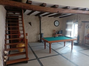 Games room - For a long weekend or a vacation in the countryside. (Thilouze)
