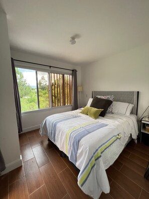 3 chambres, fer et planche à repasser, accès Internet, draps fournis