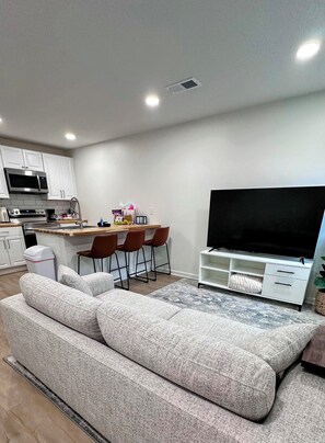 Una Smart TV, libros