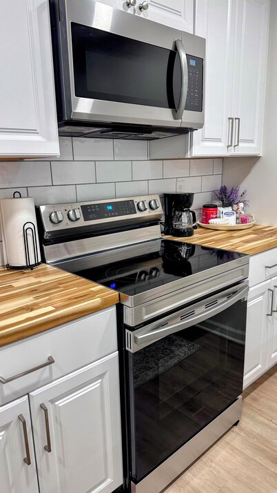 Patchwork Paradise B - New 2BR Home 3 Blocks from Missouri Star